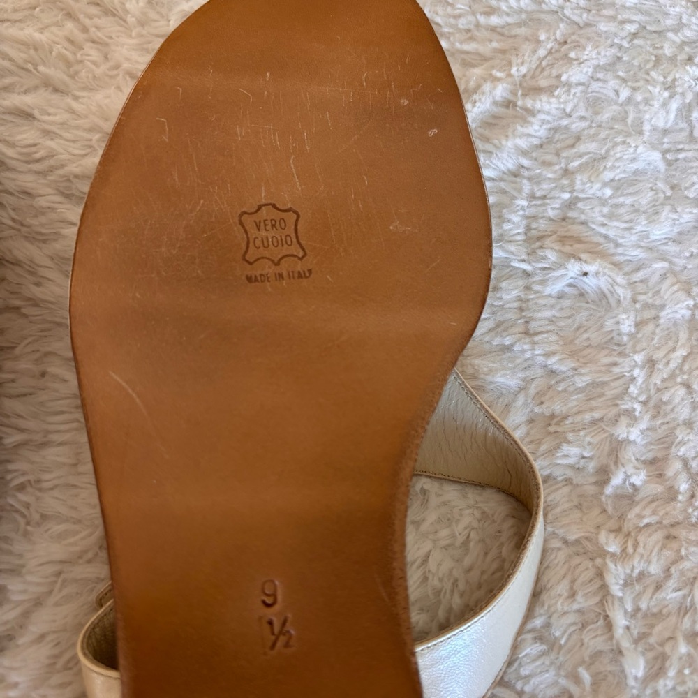 St. John Sport Women's Pearlized Cream Leather Thong Sandals - size 9 1/2 EUC - Picture 7 of 8